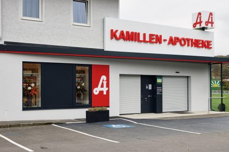 Die Kamillen-Apotheke in Treffling